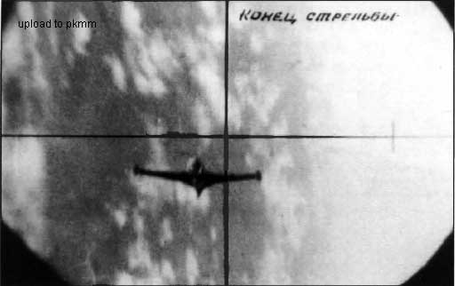 F9F-2B 123464号机被佩佩利亚耶夫中校座机的瞄准具套住